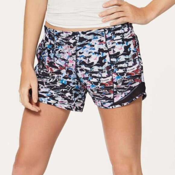 Lululemon Hotty Hot Short II (Long 4") Culture Clash Multi Black / Black - Picture 7 of 7